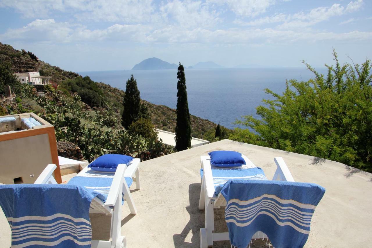 Bed and Breakfast Alicudi Giardino Dei Carrubi- Al Gradino 365 Exterior foto